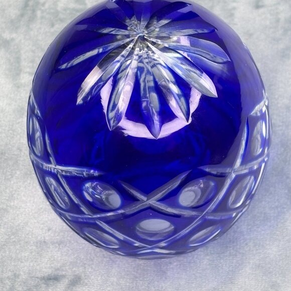 Vintage Czech Bohemian crystal cut cobalt blue egg - Picture 4 of 5